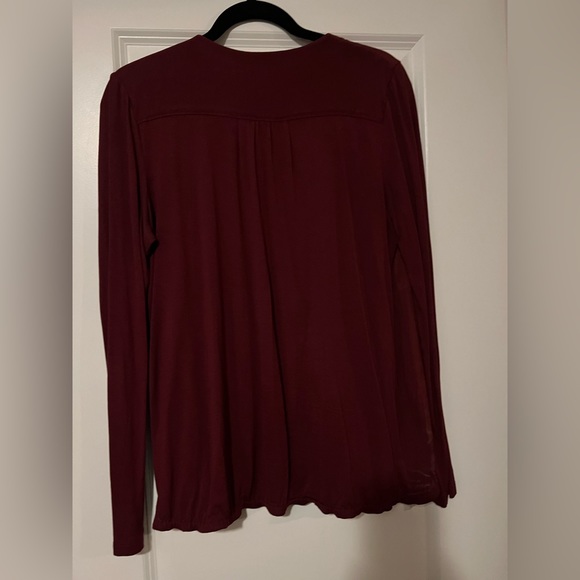 Tommy Hilfiger Women’s tees - Picture 4 of 6